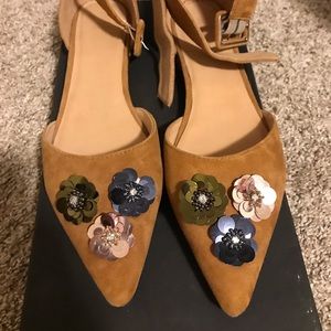 Bill Blass Dorsay Flats